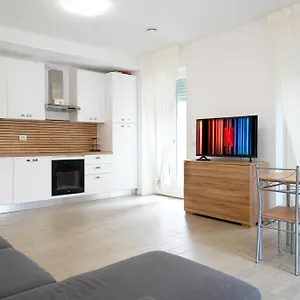 Appartamento Casa Ideale Tim Appartmanti Moderni Vicina Al Centro, Lecco